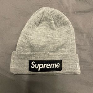 Supreme box logo heather grey! Never worn just has been sitting in my closet!